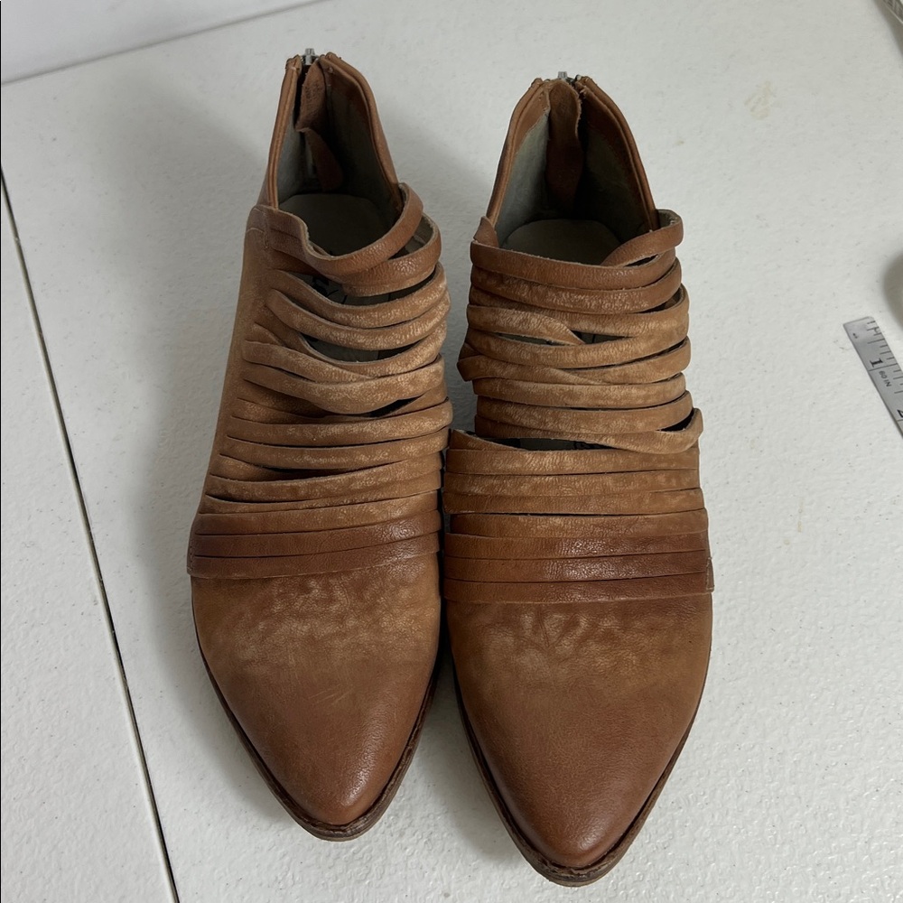 Free People Sz 38 Lost Valley Tan Leather Strappy Ankle Boots  EUC Boho - Picture 2 of 13
